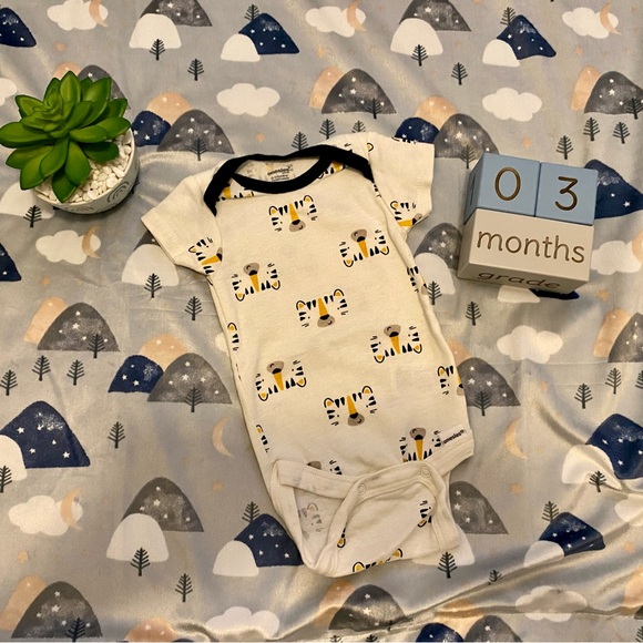 NEVER WORN 9 PIECE BABY BUNDLE - Picture 6 of 11